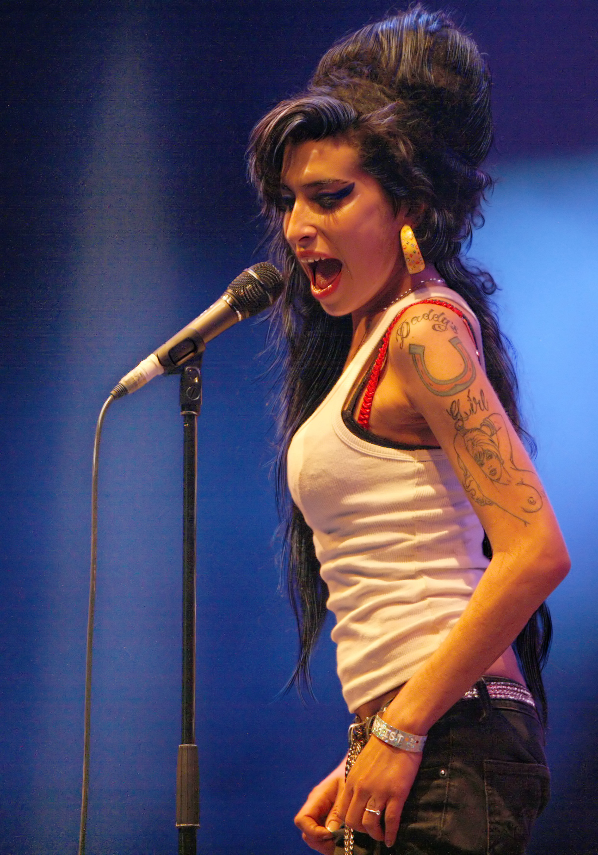 Amy Winehouse Biography: The Voice That Shook the World and the Life It Could Not Hold