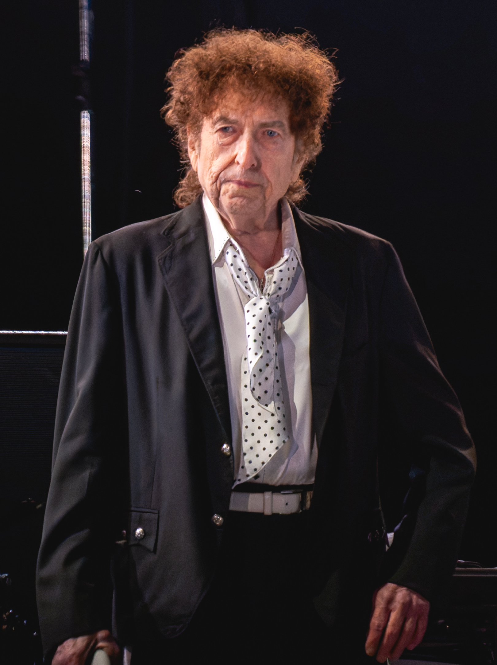 Bob Dylan Biography: The Voice of a Generation Who Reinvented Songwriting