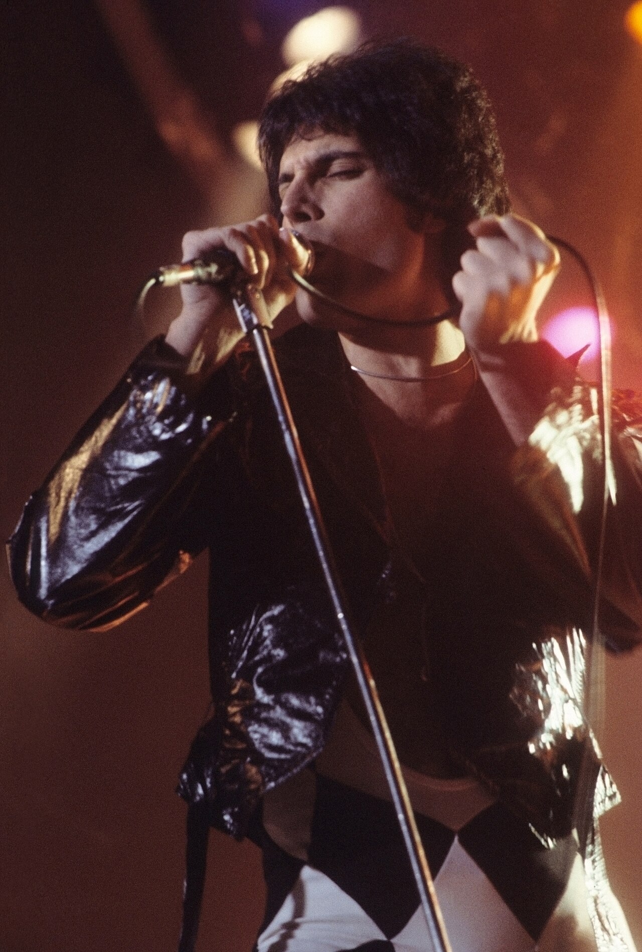 Freddie Mercury performing during the 1985 Live Aid concert at Wembley