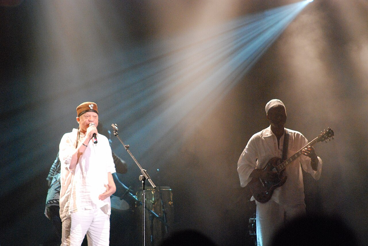 Salif Keita performing